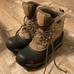 The North Face winter hiking heatkeeper men’s boots size 10